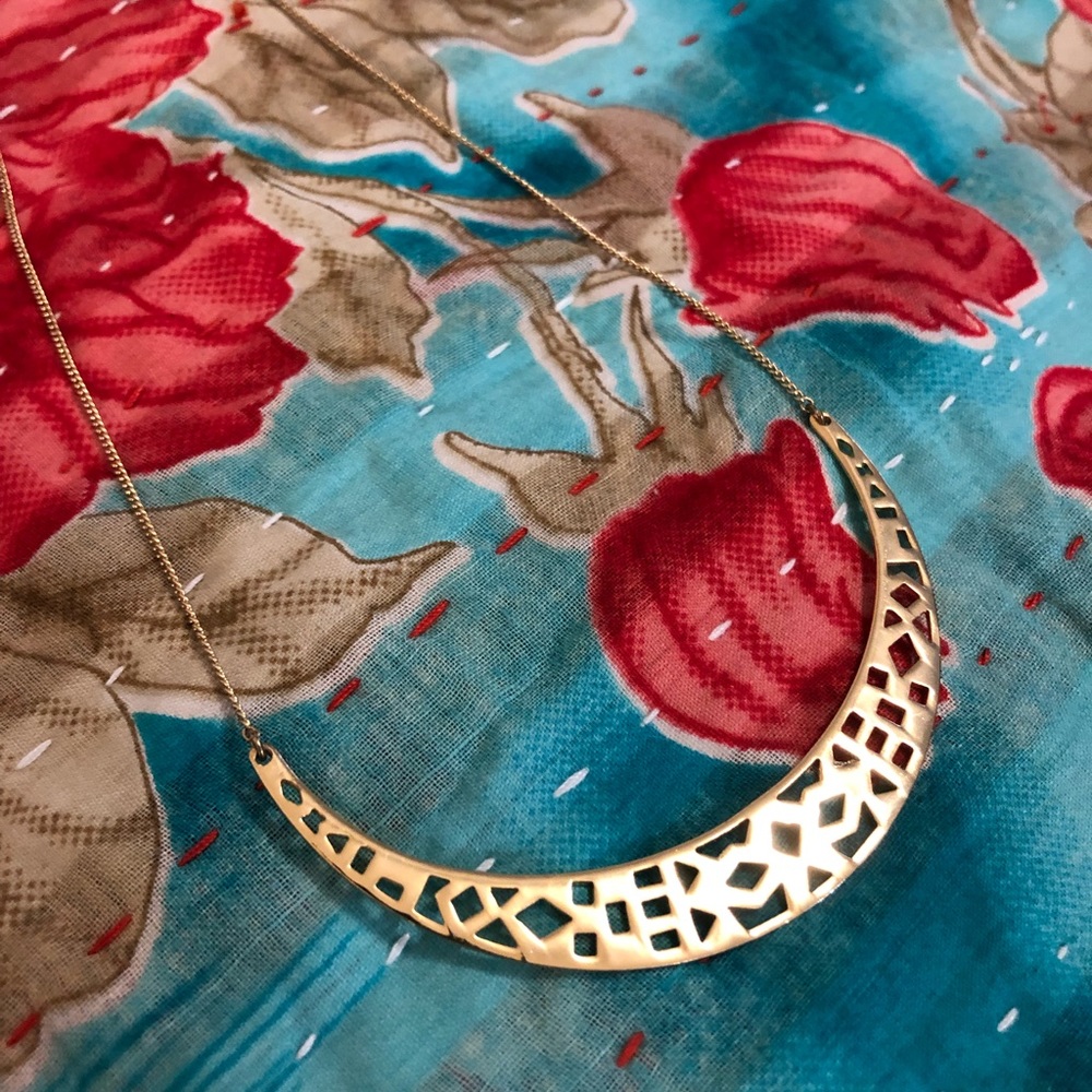 Stella and dot crescent necklace